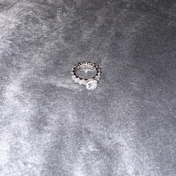 WOW!!! INCREDIBLE 360 Light Capturing Cubic Zirconia Ring!!!! - Picture 8 of 10